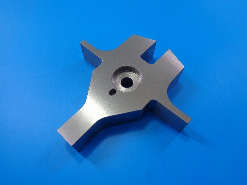 クランププレート